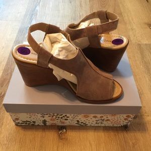Sophia Milano women’s suede sandal size 8 …